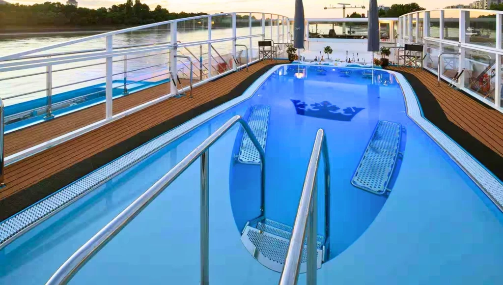 Weingenuss unter den Farben und Aromen der Provence: zwischen sonnigen Weinbergen und französischen Spezialitäten