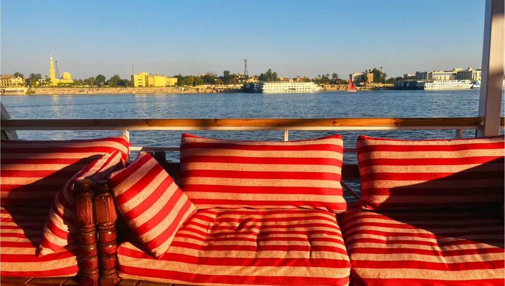 Croisière en Dahabieh sur les eaux sacrées du Nil : une épopée égyptienne, du temple de Karnak aux rives d’Assouan