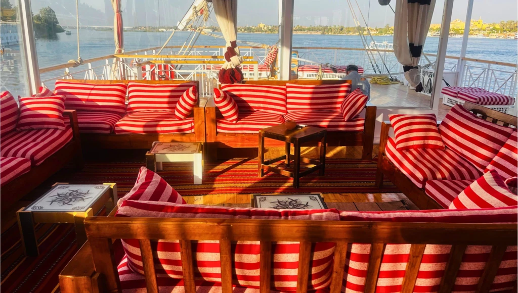 Croisière en Dahabieh sur les eaux sacrées du Nil : une épopée égyptienne, du temple de Karnak aux rives d’Assouan