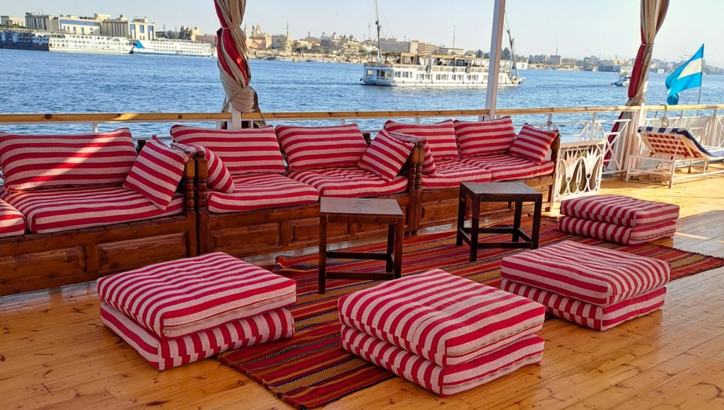 Croisière en Dahabieh sur les eaux sacrées du Nil : une épopée égyptienne, du temple de Karnak aux rives d’Assouan