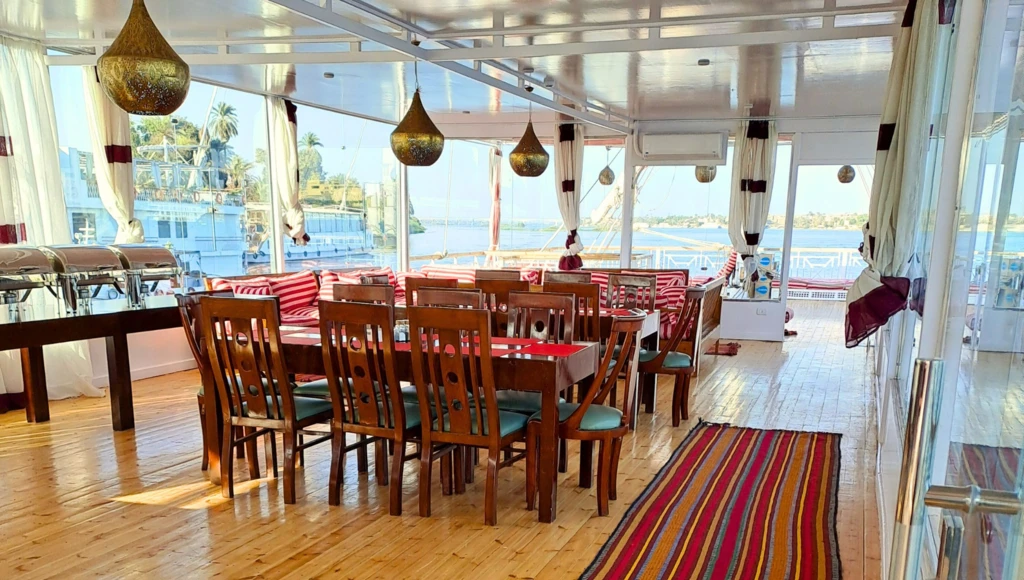 Croisière en Dahabieh sur les eaux sacrées du Nil : une épopée égyptienne, du temple de Karnak aux rives d’Assouan