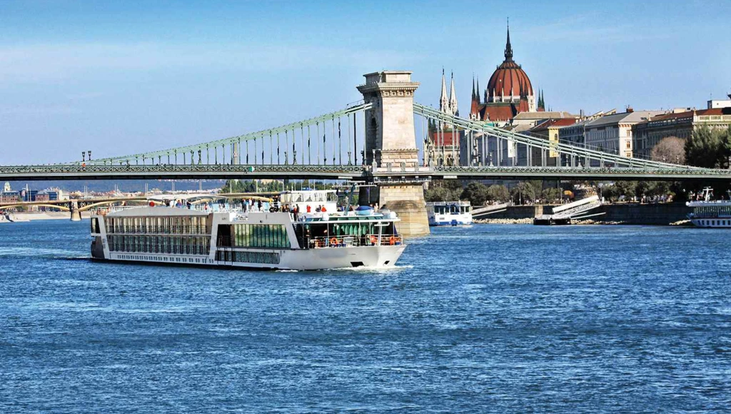 Itinéraire gourmand de Paris vers la Normandie au fil de la Seine : croisière épicurienne entre Histoire et vignobles