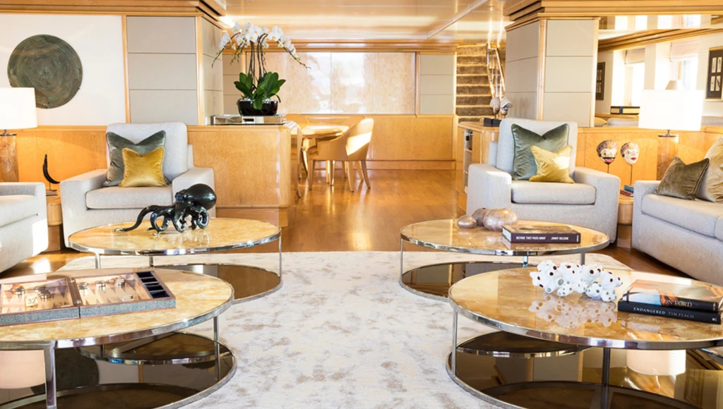 12-tägige Odyssee durch die indonesischen Inseln: Zwischen spektakulären Tauchgängen, einzigartiger Tierwelt und lokalen Traditionen