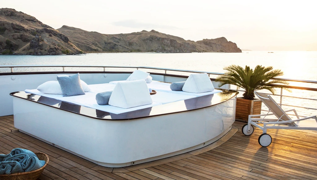 12-tägige Odyssee durch die indonesischen Inseln: Zwischen spektakulären Tauchgängen, einzigartiger Tierwelt und lokalen Traditionen