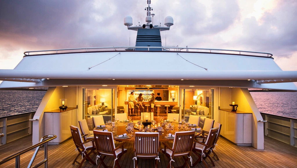 12-tägige Odyssee durch die indonesischen Inseln: Zwischen spektakulären Tauchgängen, einzigartiger Tierwelt und lokalen Traditionen