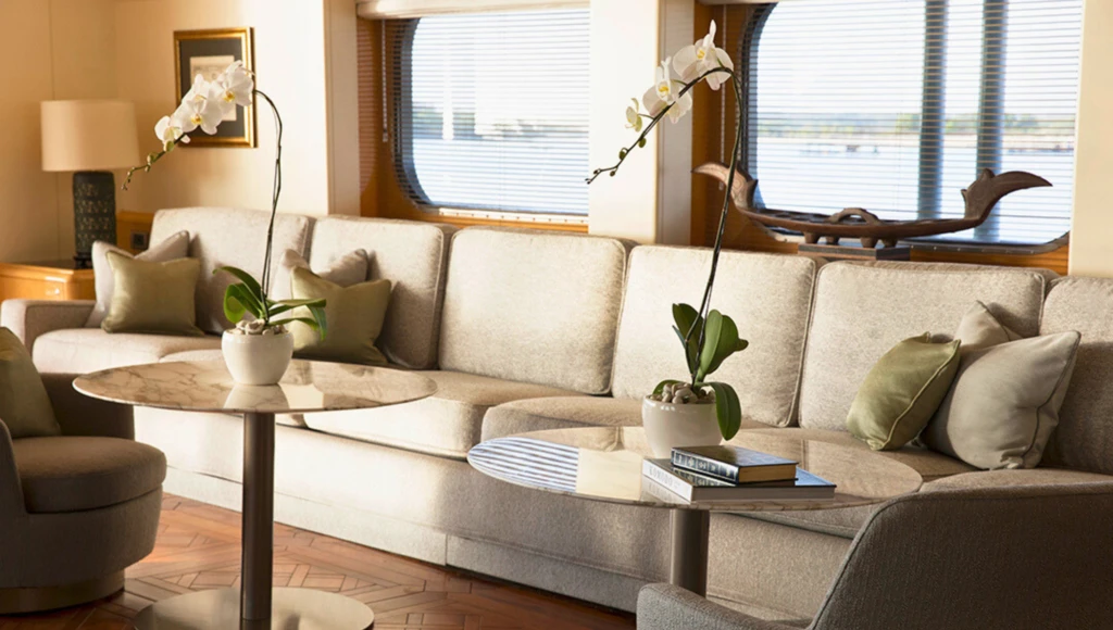 12-tägige Odyssee durch die indonesischen Inseln: Zwischen spektakulären Tauchgängen, einzigartiger Tierwelt und lokalen Traditionen