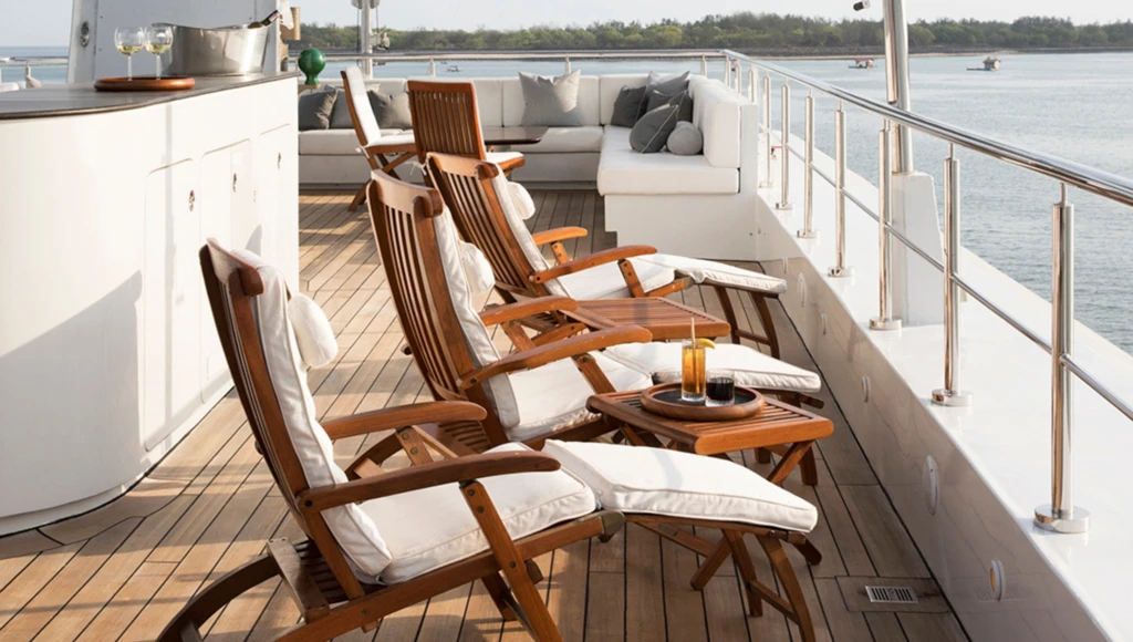 12-tägige Odyssee durch die indonesischen Inseln: Zwischen spektakulären Tauchgängen, einzigartiger Tierwelt und lokalen Traditionen