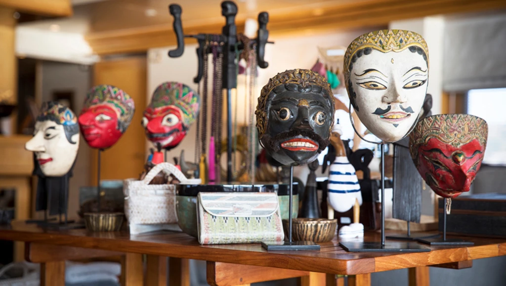 12-tägige Odyssee durch die indonesischen Inseln: Zwischen spektakulären Tauchgängen, einzigartiger Tierwelt und lokalen Traditionen