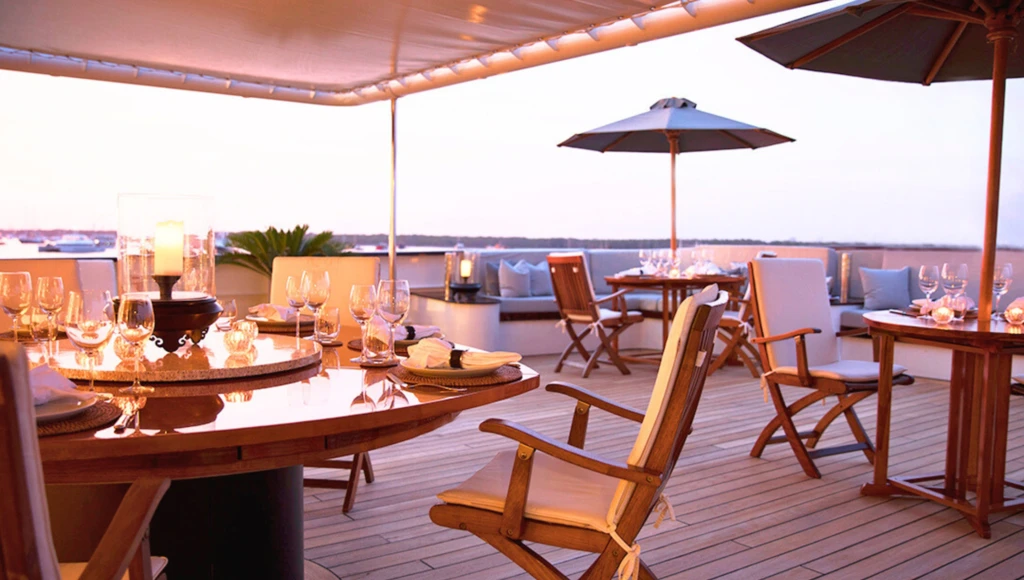 12-tägige Odyssee durch die indonesischen Inseln: Zwischen spektakulären Tauchgängen, einzigartiger Tierwelt und lokalen Traditionen