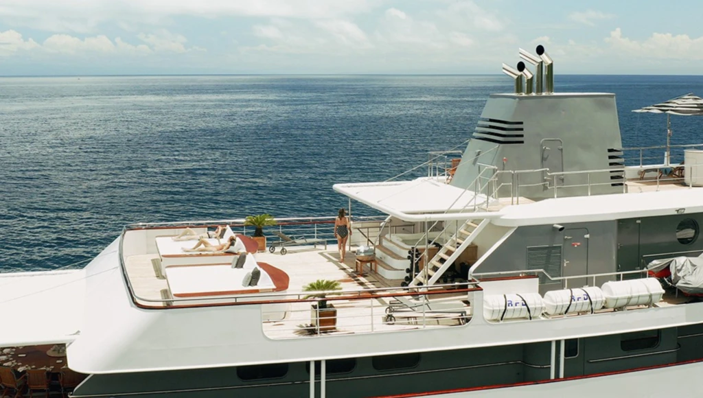 12-tägige Odyssee durch die indonesischen Inseln: Zwischen spektakulären Tauchgängen, einzigartiger Tierwelt und lokalen Traditionen