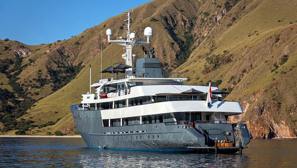 12-tägige Odyssee durch die indonesischen Inseln: Zwischen spektakulären Tauchgängen, einzigartiger Tierwelt und lokalen Traditionen