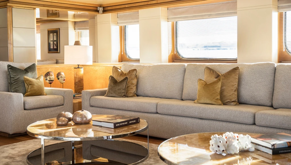 12-tägige Odyssee durch die indonesischen Inseln: Zwischen spektakulären Tauchgängen, einzigartiger Tierwelt und lokalen Traditionen