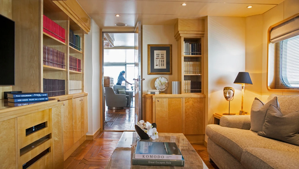 12-tägige Odyssee durch die indonesischen Inseln: Zwischen spektakulären Tauchgängen, einzigartiger Tierwelt und lokalen Traditionen