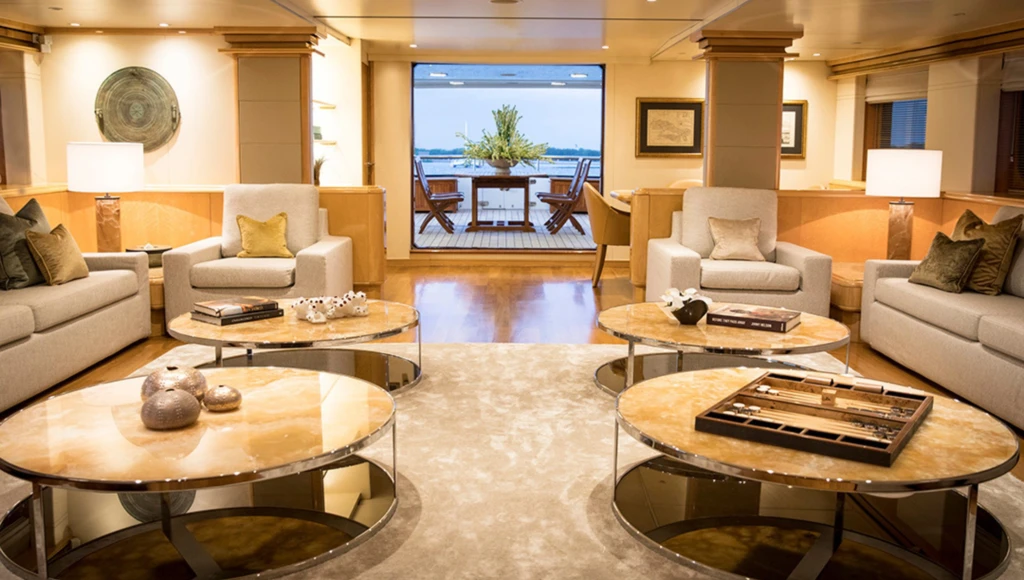 12-tägige Odyssee durch die indonesischen Inseln: Zwischen spektakulären Tauchgängen, einzigartiger Tierwelt und lokalen Traditionen