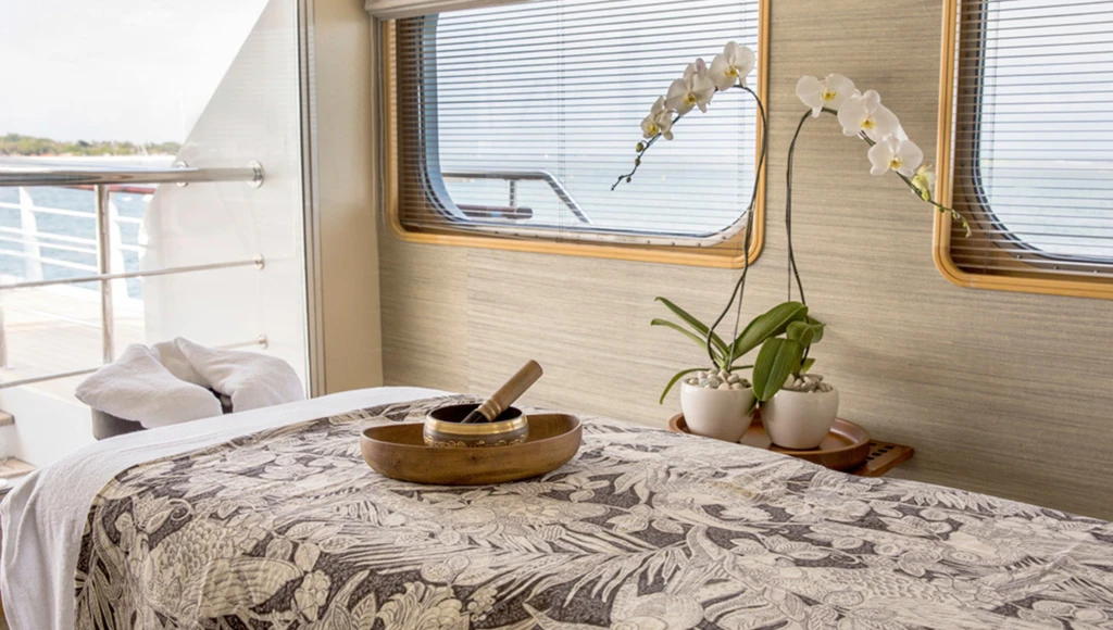 12-tägige Odyssee durch die indonesischen Inseln: Zwischen spektakulären Tauchgängen, einzigartiger Tierwelt und lokalen Traditionen