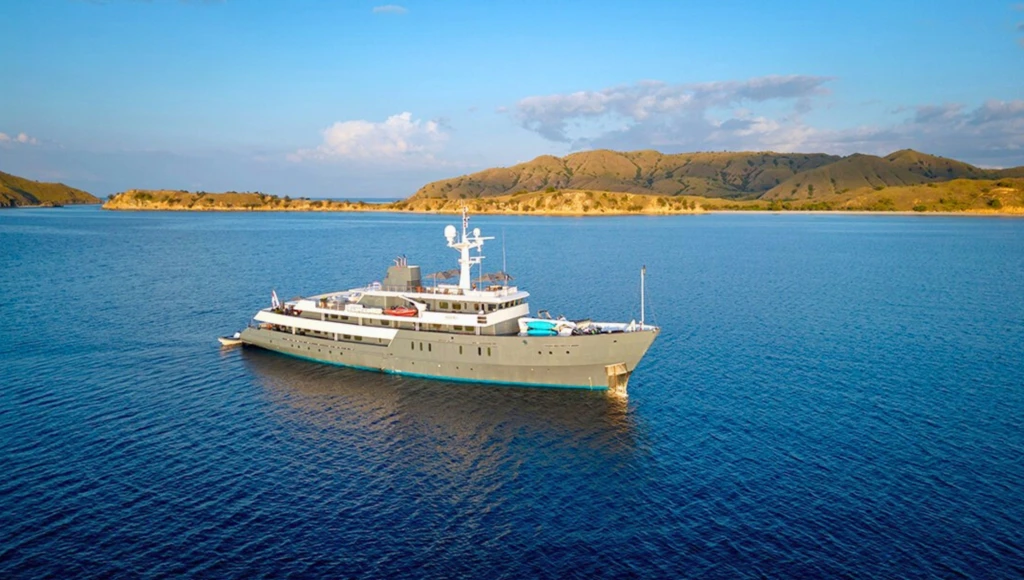 12-tägige Odyssee durch die indonesischen Inseln: Zwischen spektakulären Tauchgängen, einzigartiger Tierwelt und lokalen Traditionen