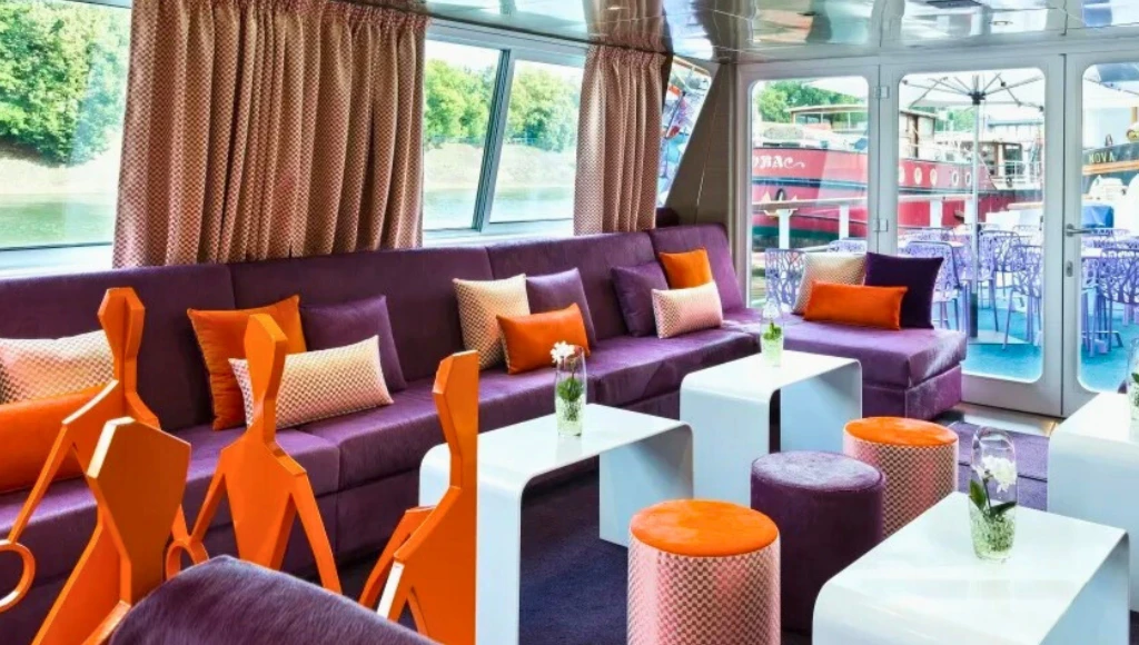 Advent colors on a houseboat hotel: a magical 4-day trip between Bruges, Ghent, and their Christmas markets