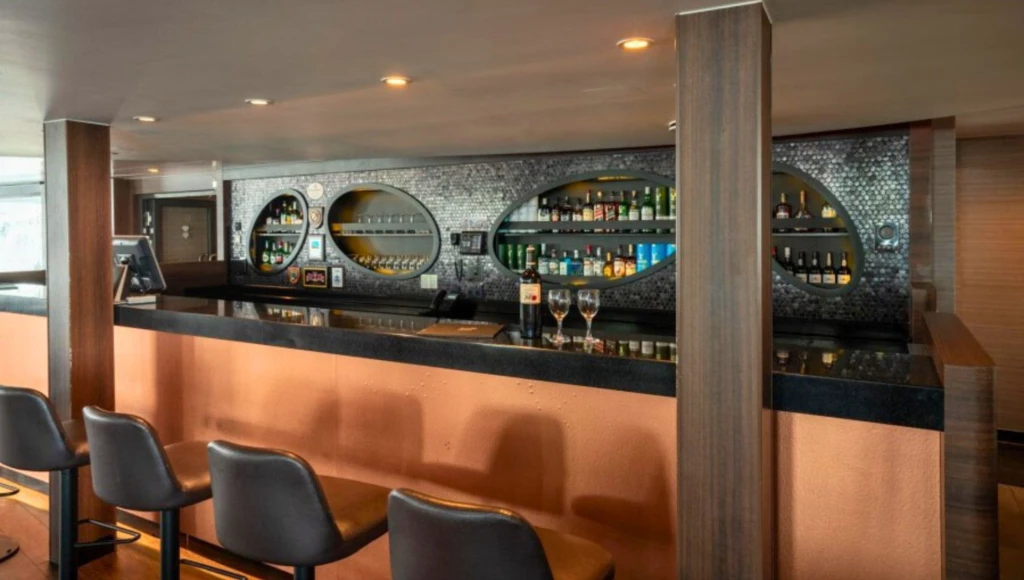 Spitzbergen, zwischen Meer und Eis: Reise ins Herz der Arktis und in die wilden Welten des hohen Nordens