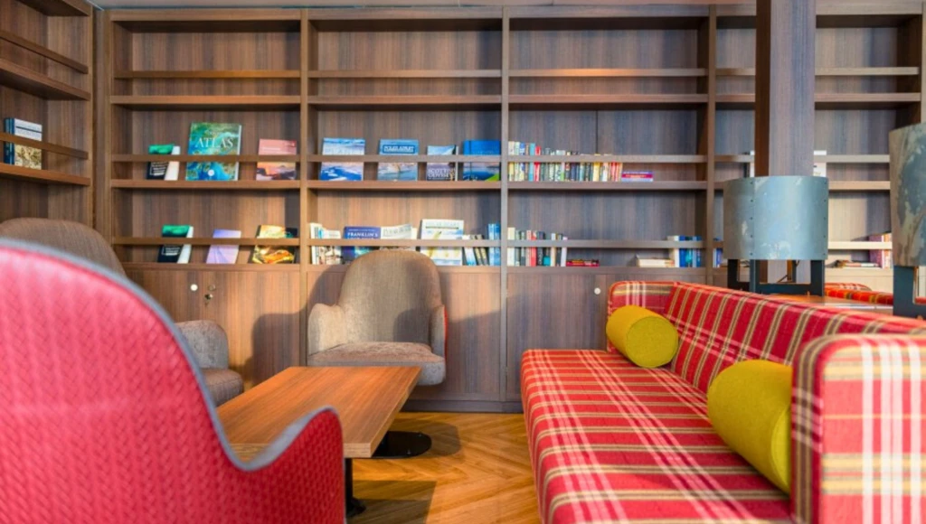 Spitzbergen, zwischen Meer und Eis: Reise ins Herz der Arktis und in die wilden Welten des hohen Nordens