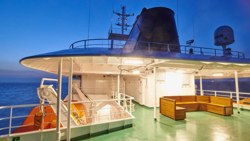 Spitzbergen, zwischen Meer und Eis: Reise ins Herz der Arktis und in die wilden Welten des hohen Nordens