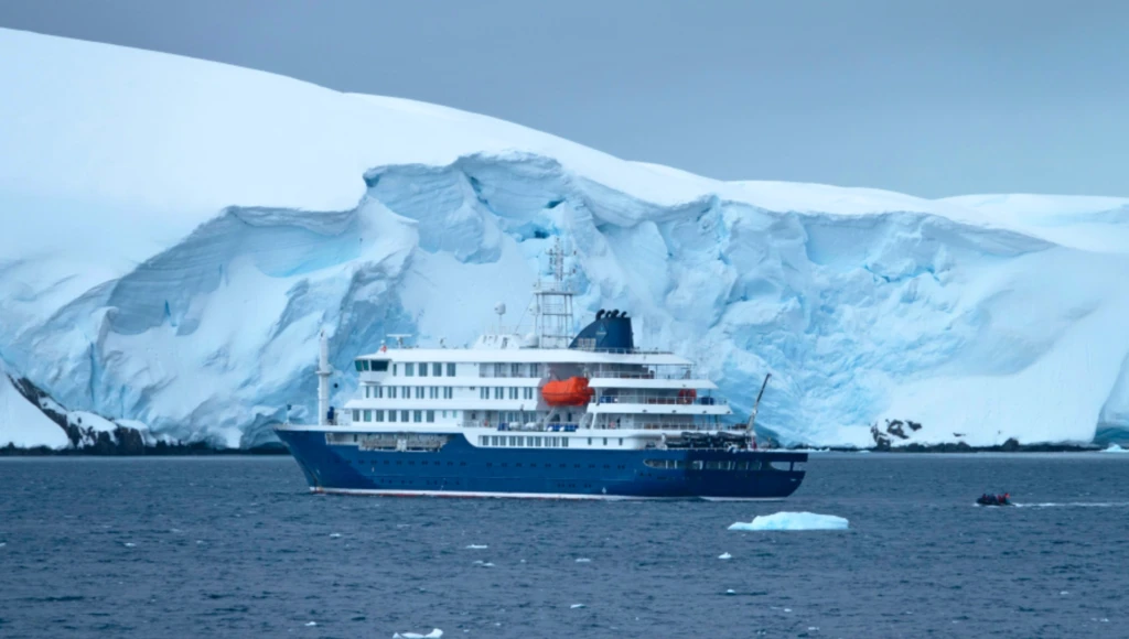 Spitzbergen, zwischen Meer und Eis: Reise ins Herz der Arktis und in die wilden Welten des hohen Nordens