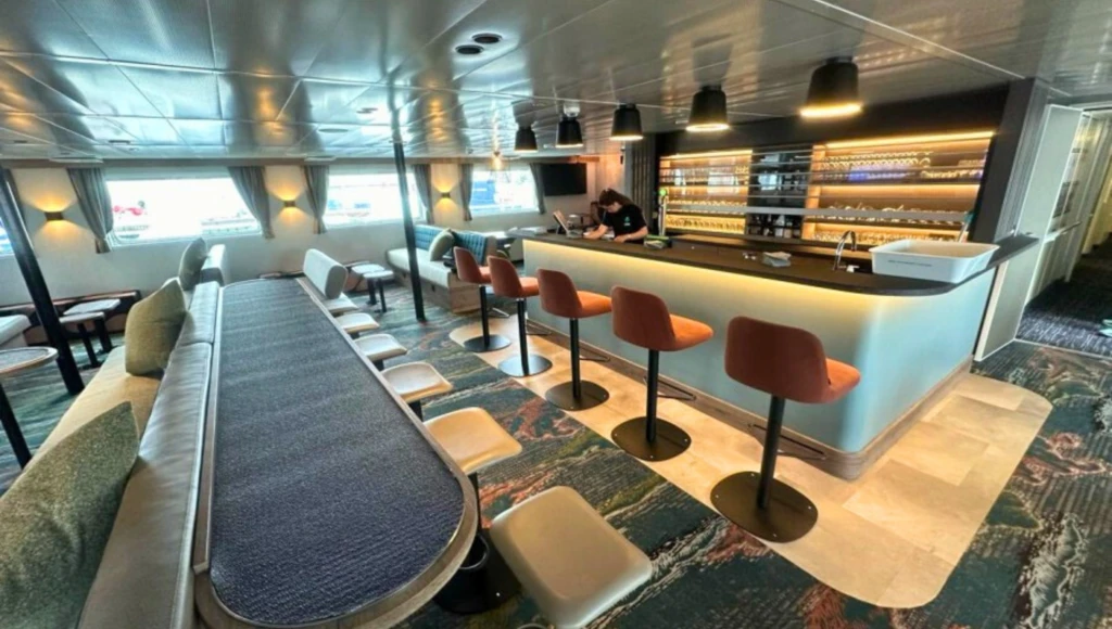 Expedición de 8 días al norte de Svalbard: entre fiordos helados, paisajes espectaculares y fauna salvaje