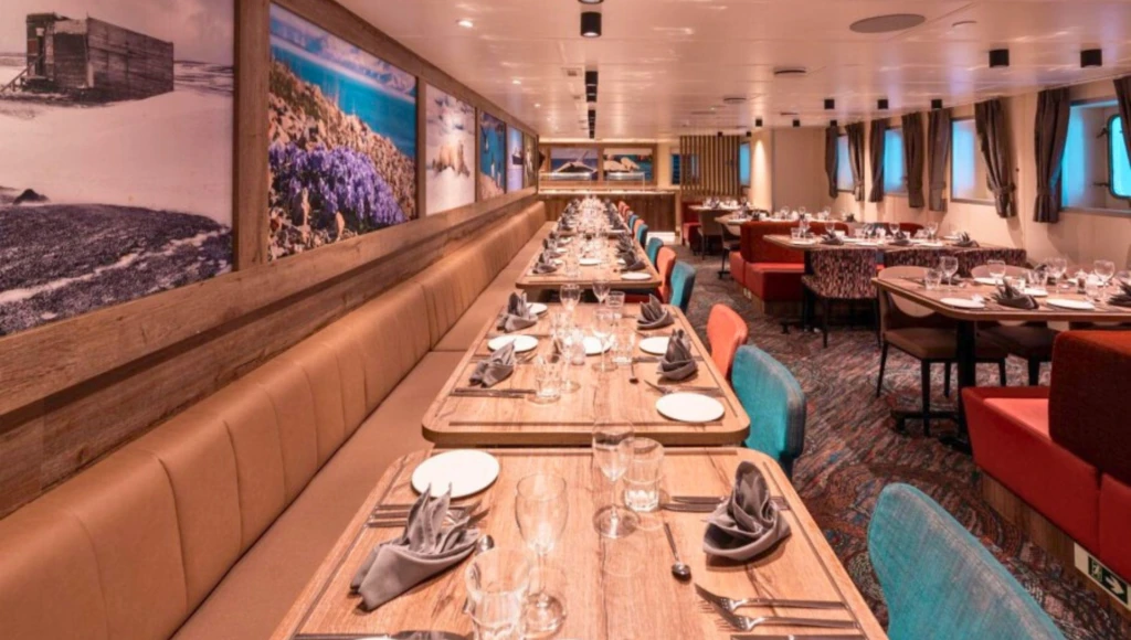 Expedición de 8 días al norte de Svalbard: entre fiordos helados, paisajes espectaculares y fauna salvaje