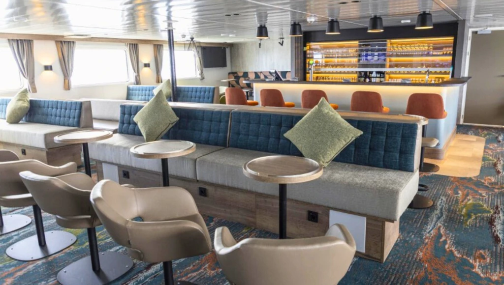 Expedición de 8 días al norte de Svalbard: entre fiordos helados, paisajes espectaculares y fauna salvaje