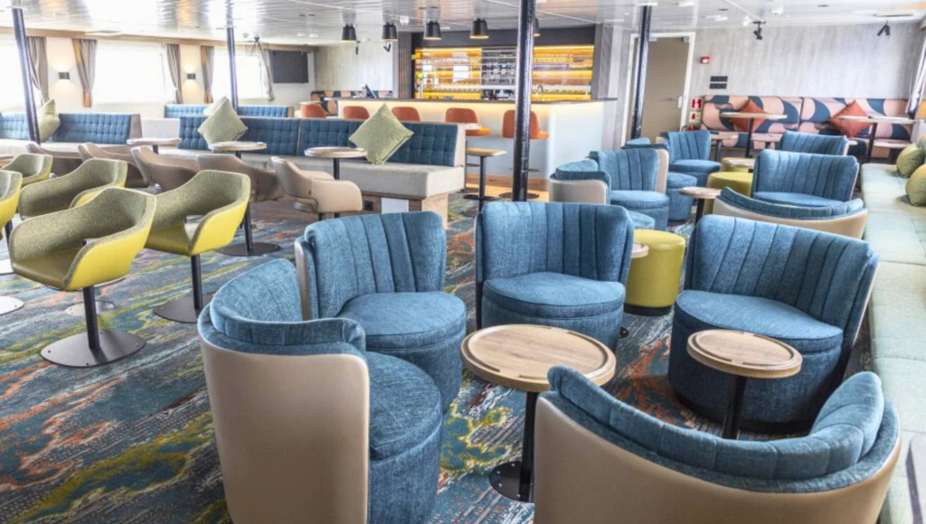 Expedición de 8 días al norte de Svalbard: entre fiordos helados, paisajes espectaculares y fauna salvaje