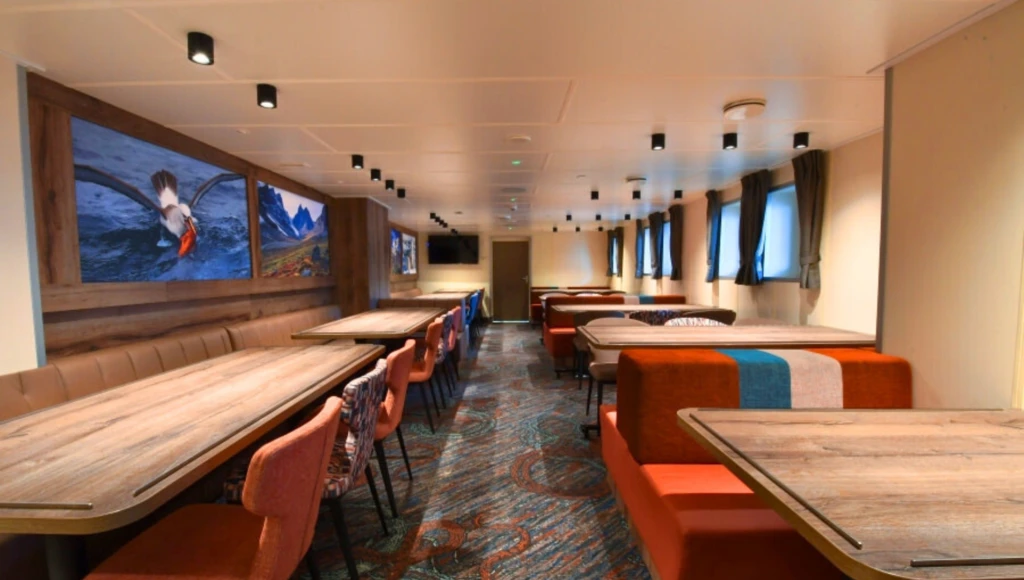 Expedición de 8 días al norte de Svalbard: entre fiordos helados, paisajes espectaculares y fauna salvaje