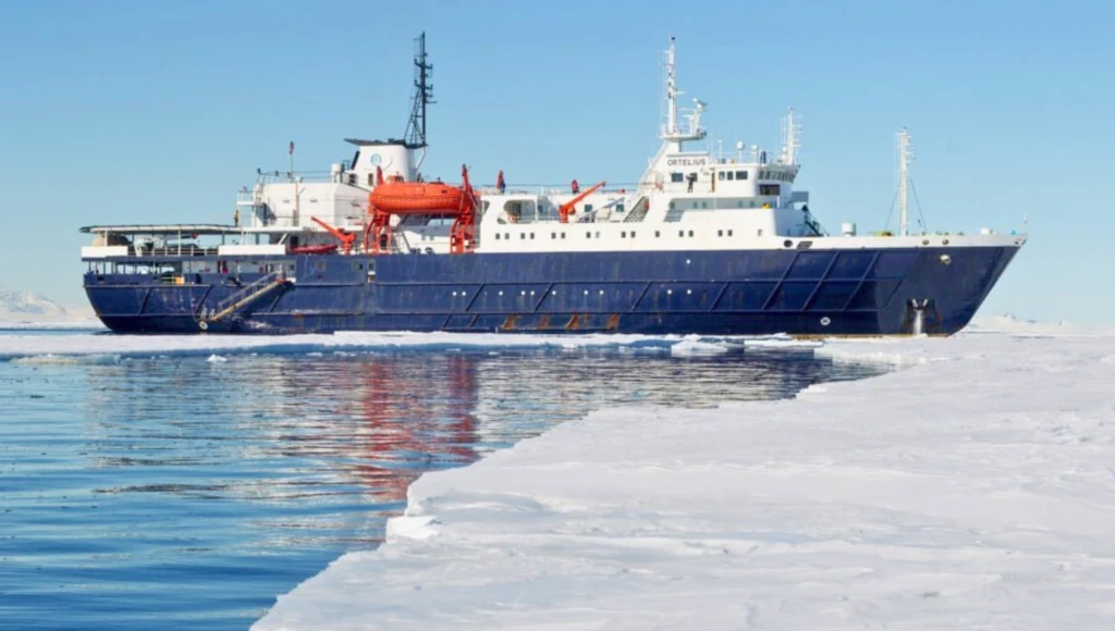 Expedición de 8 días al norte de Svalbard: entre fiordos helados, paisajes espectaculares y fauna salvaje
