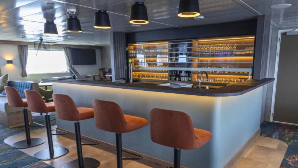 Expedición de 8 días al norte de Svalbard: entre fiordos helados, paisajes espectaculares y fauna salvaje