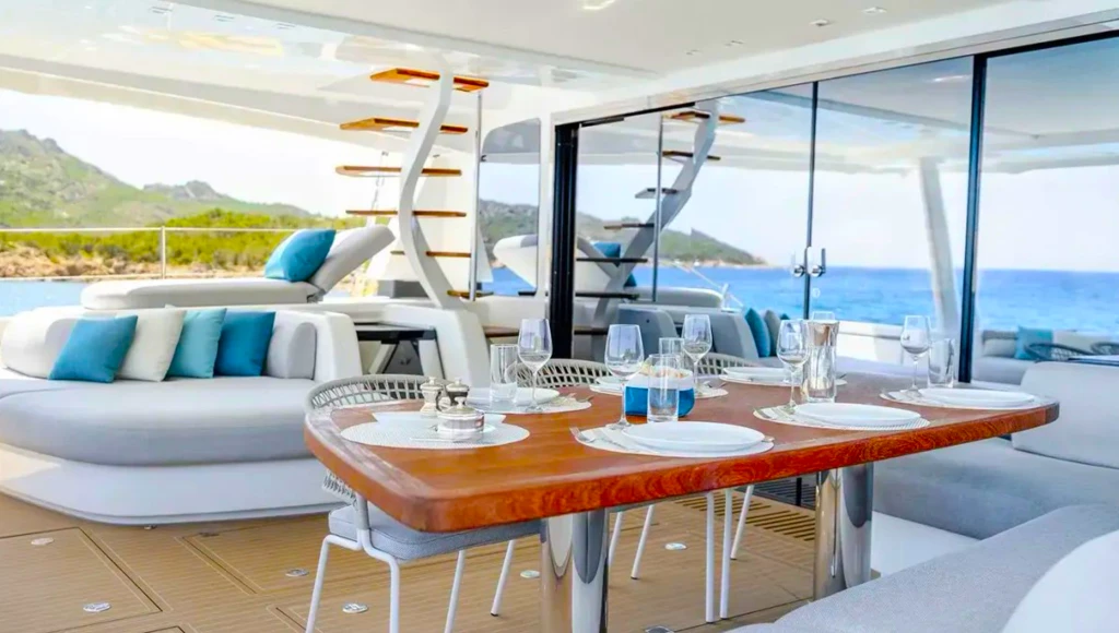 Exceptional travel in the Seychelles: the peaceful charm of the lagoons aboard a luxury catamaran