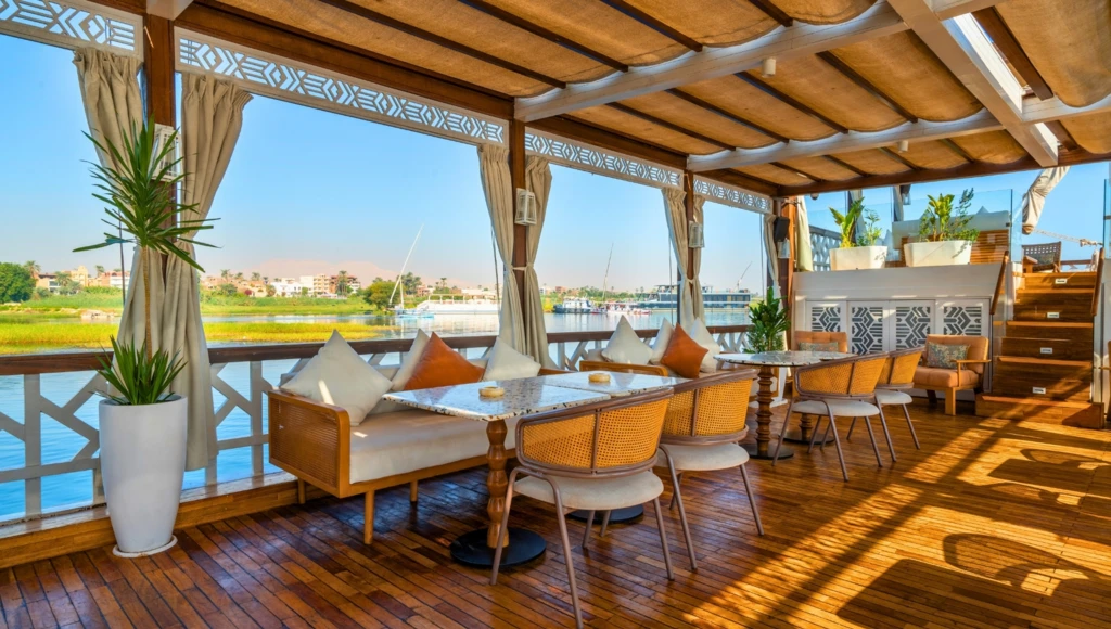 An exceptional 8-day trip on the Nile in a private dahabieh, between ancient splendors and timeless landscapes