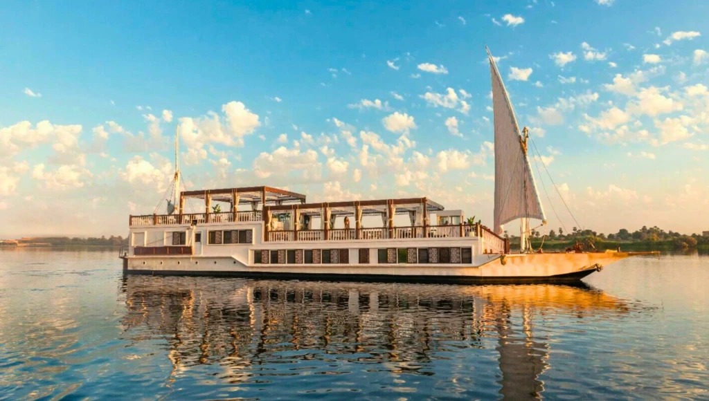 An exceptional 8-day trip on the Nile in a private dahabieh, between ancient splendors and timeless landscapes
