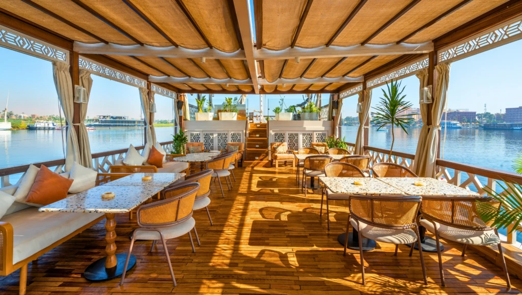 An exceptional 8-day trip on the Nile in a private dahabieh, between ancient splendors and timeless landscapes