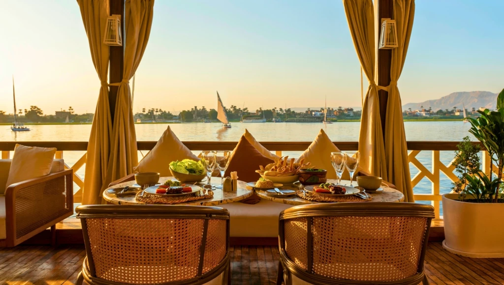 An exceptional 8-day trip on the Nile in a private dahabieh, between ancient splendors and timeless landscapes