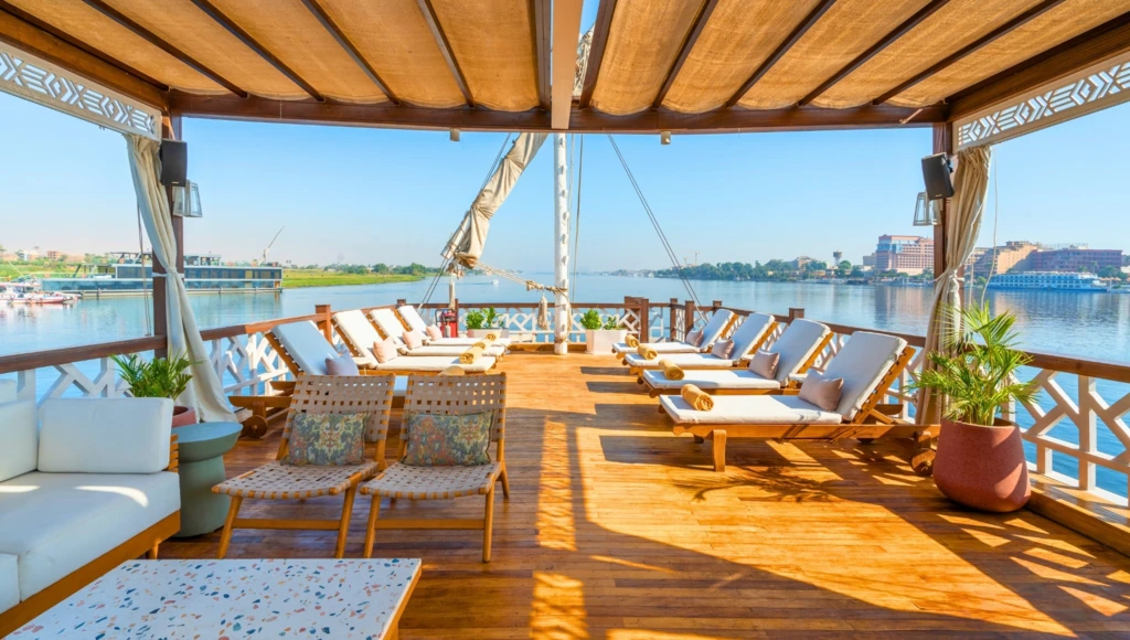 An exceptional 8-day trip on the Nile in a private dahabieh, between ancient splendors and timeless landscapes