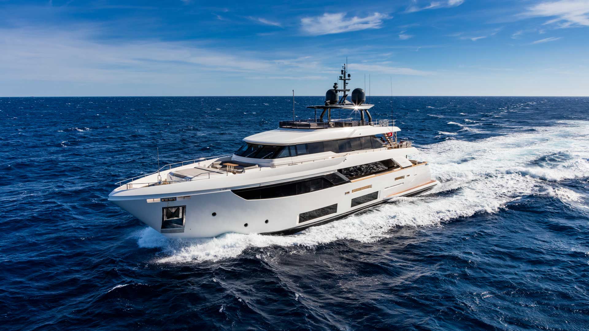 Custom Line Navetta 33
