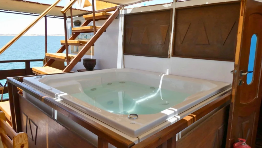 Trois nuits de magie sur le Lac Nasser : des colosses d'Abou Simbel au temple de Kalabsha