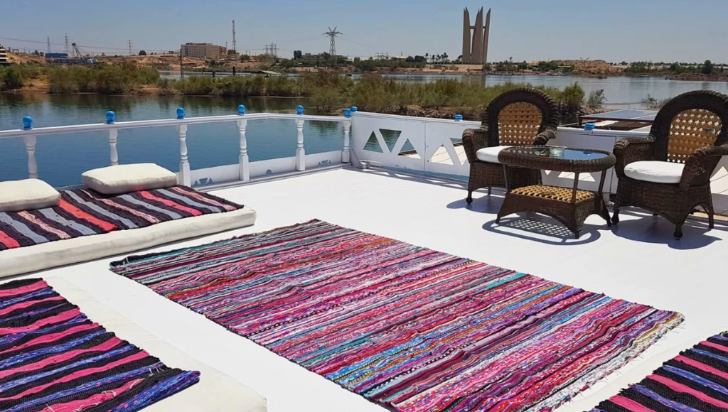 Trois nuits de magie sur le Lac Nasser : des colosses d'Abou Simbel au temple de Kalabsha
