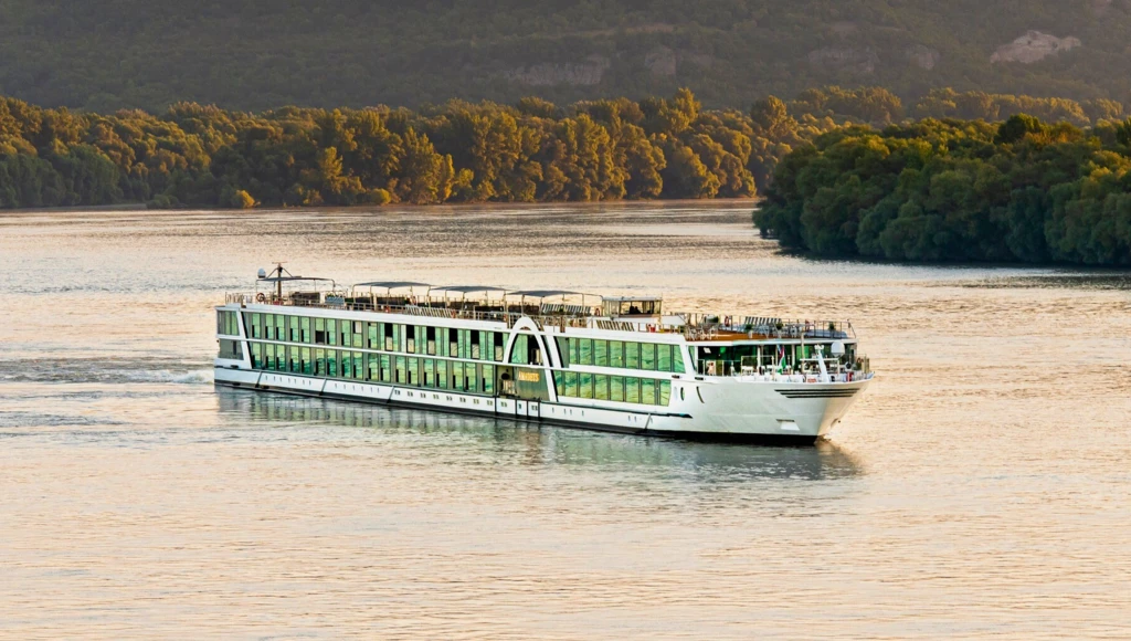 Croisière des lumières du Nord : entre canaux, cathédrales et musées, explorez les joyaux des Pays-Bas et de la Belgique