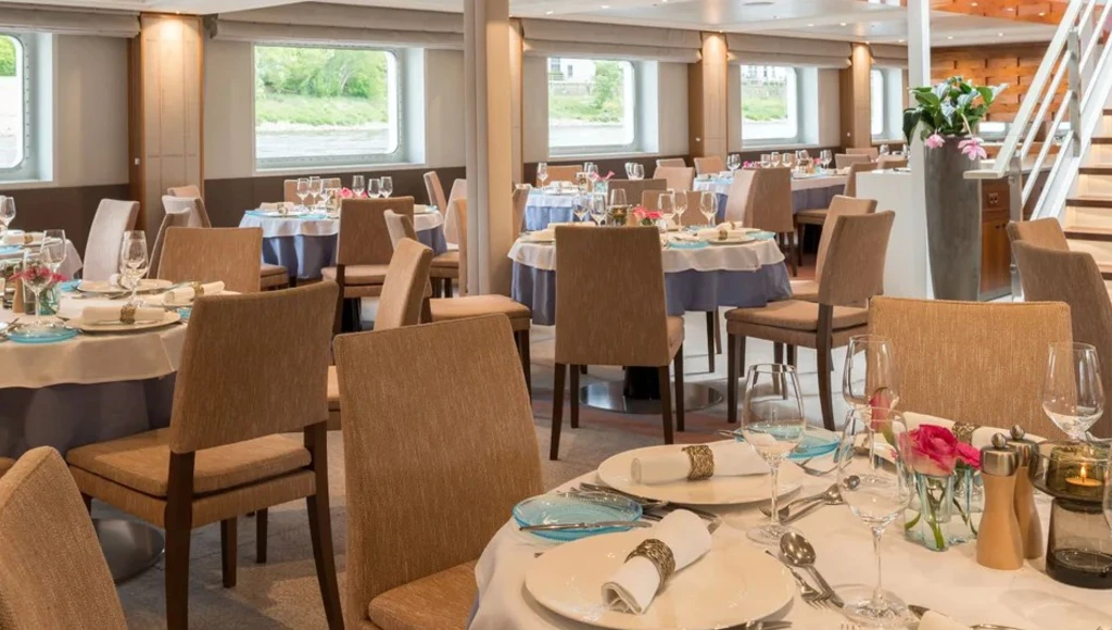 Elbe im Festtagsglanz: 10-tägige Kreuzfahrt zwischen Weihnachtsmärkten, symbolträchtigen Städten und märchenhaften Kulissen