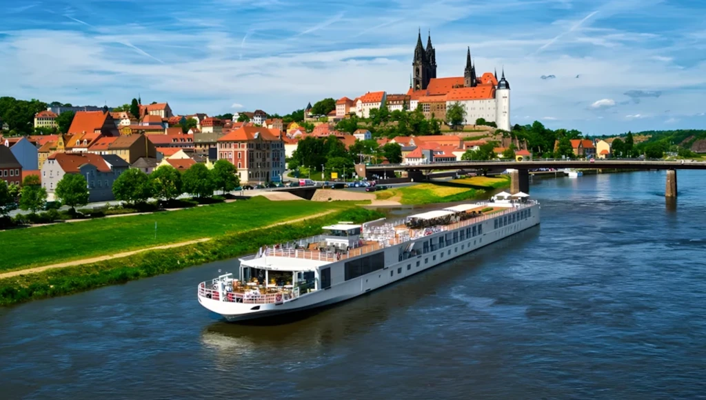 Elbe im Festtagsglanz: 10-tägige Kreuzfahrt zwischen Weihnachtsmärkten, symbolträchtigen Städten und märchenhaften Kulissen