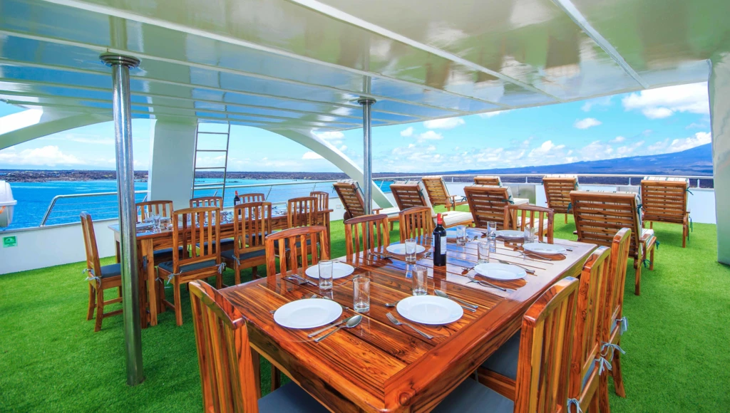 Safari marin de 7 jours aux Galápagos : entre îles volcaniques, faune endémique et confort d’un yacht élégant