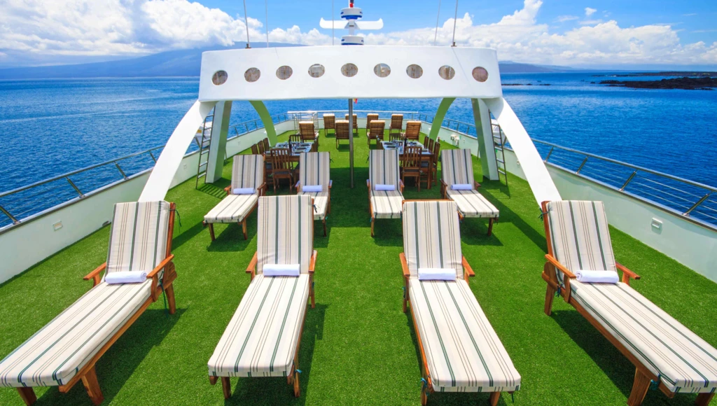 Safari marin de 7 jours aux Galápagos : entre îles volcaniques, faune endémique et confort d’un yacht élégant