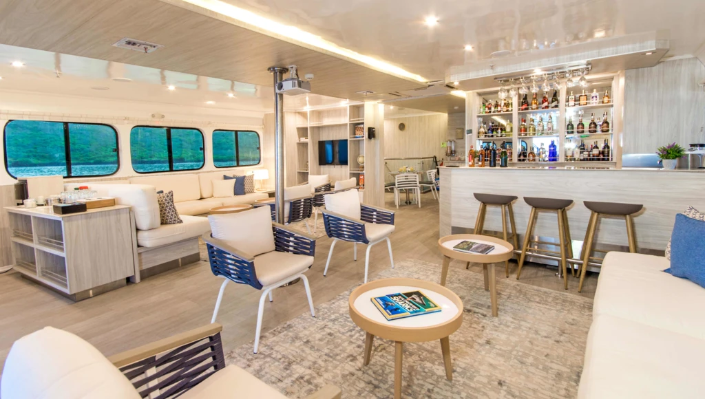 Safari marin de 7 jours aux Galápagos : entre îles volcaniques, faune endémique et confort d’un yacht élégant