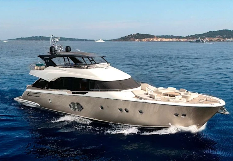 Nayla Grecia | NAYLA