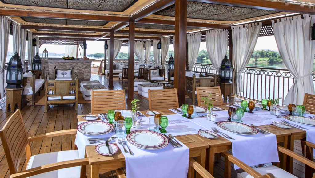 Navigation privée de 6 jours en dahabieh : de Louxor à Assouan, entre escales culturelles, luxe discret et moments de détente