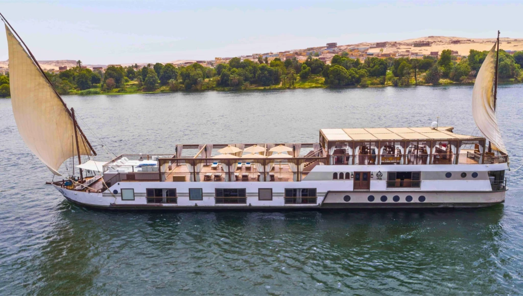 Navigation privée de 6 jours en dahabieh : de Louxor à Assouan, entre escales culturelles, luxe discret et moments de détente